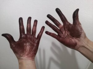 ルプルプを素手で塗り終わった時の真っ茶色の手