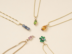 メルカリで低評価をつけられてしまった、ネックレスの取引き事例