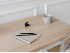 シンプルでオシャレな机