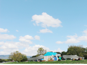 吹田市にある万博記念公園「花の丘」の景色